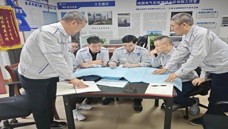 上海ca88员工钱国获中华全国总工会传递表彰